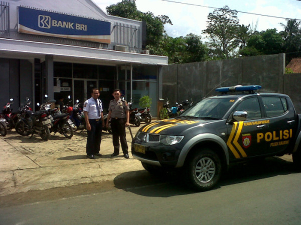 Kapolsek Sukaresik Kontrol Kantor Bank dan Ingatkan ...